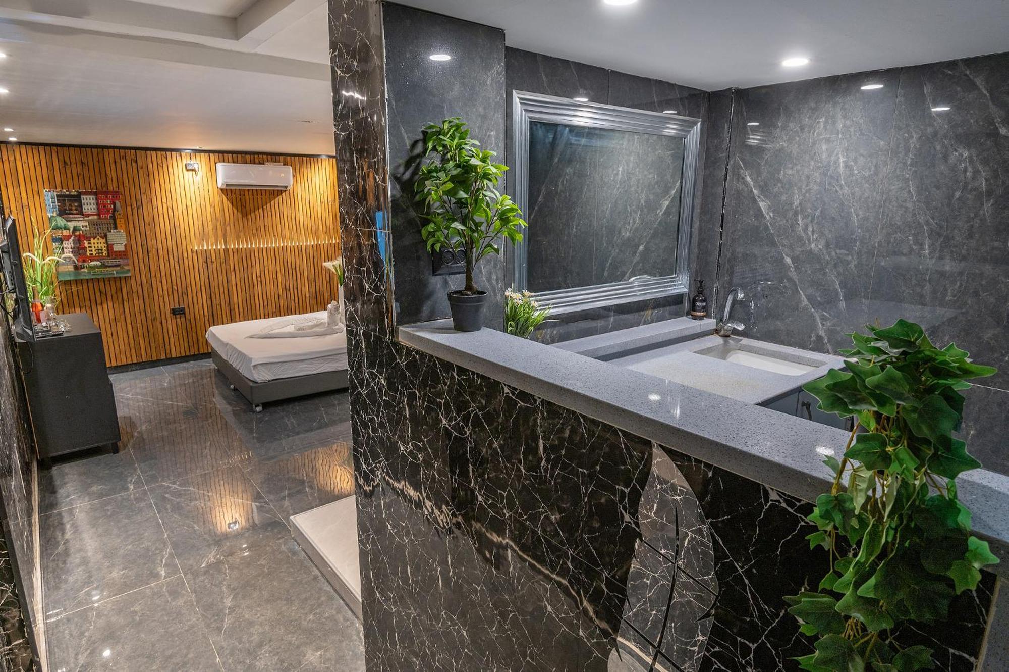 Lago Suites Hotel Jerusalem Exterior photo